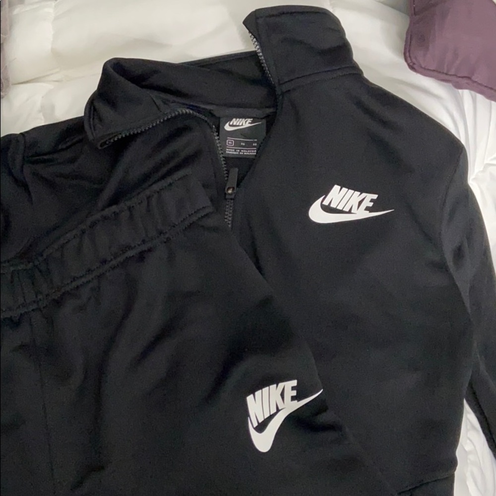 Nike Track Set